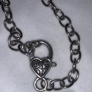 Small heart bracket